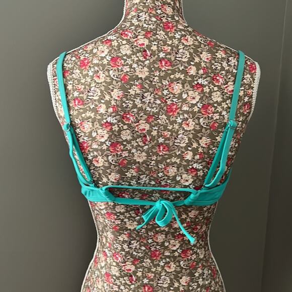 Athleta | Convertible Twist Front Bikini Swim Top Small - Picture 5 of 8